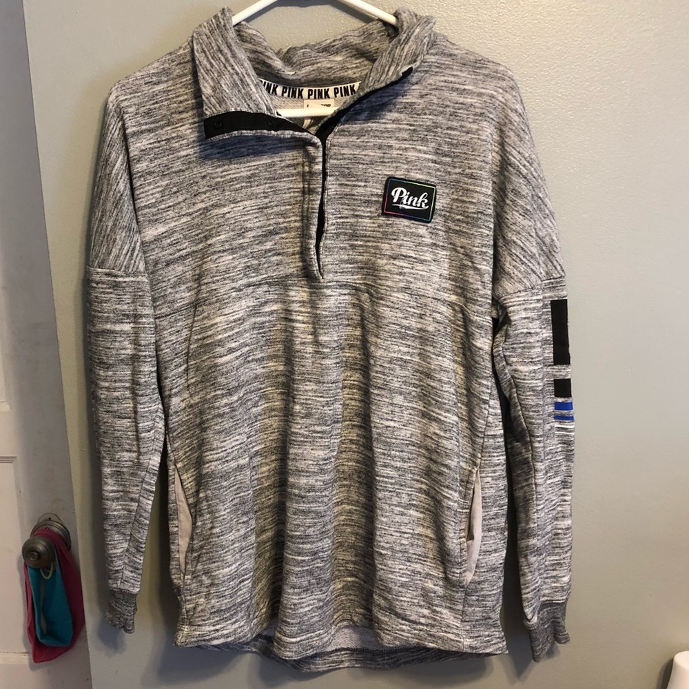 Grey sweatshirt from pink